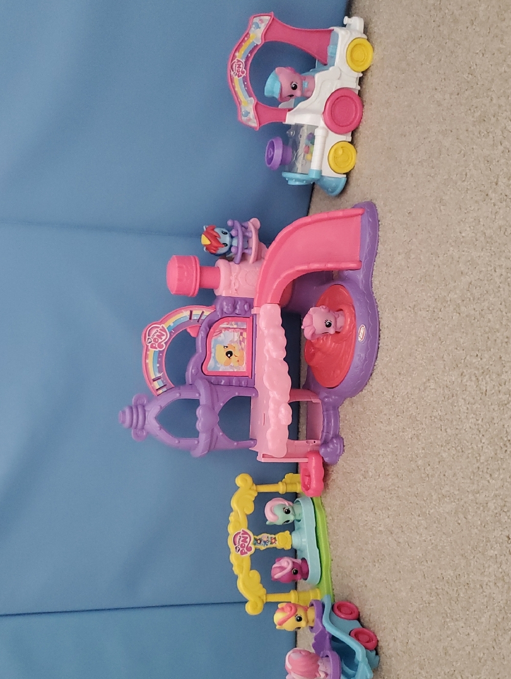 My Little Pony Play Castle, Train and Swing with 7 Figures - Picture 6 of 9